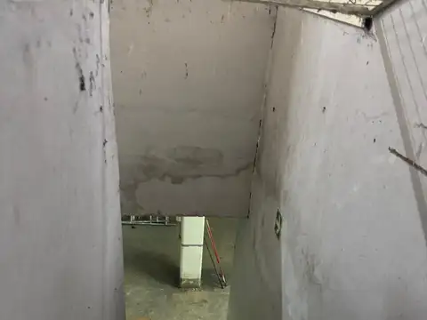 GALPON DE 150M2 CUB EN PLANTA BAJA Y CUENTA CON UN SOTANO DEL MISMO METRAJE CON TECHOS BIEN ALTOS