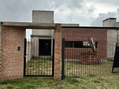 Casa moderna a terminar | 199 m² | Lote 737 m²