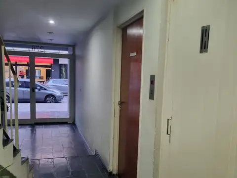 Excelente Monoambiente en Martínez Vías / Santa Fe - Inmejorable ubicación - A metros Estación con balcón terraza . Al frente