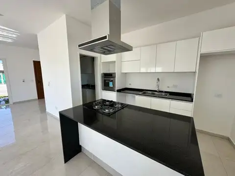 Casa en Venta en San Simon, USD 230.000