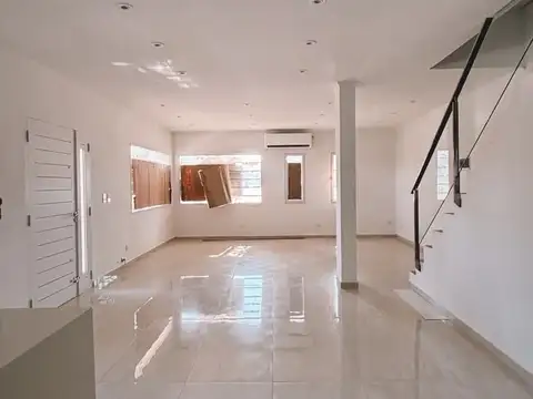 Depto Tipo Casa 4 ambientes con 2 baños