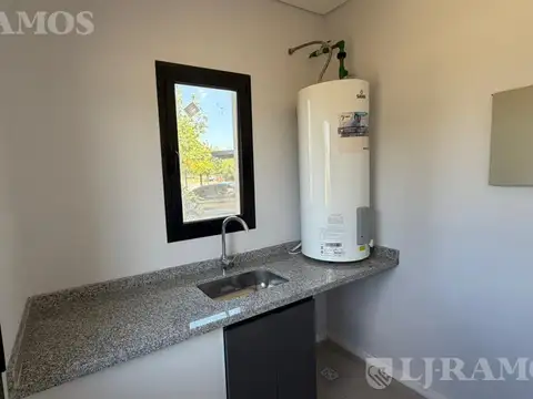 Casa 5 ambientes con 2 baños