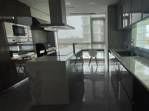 Departamento en Venta en Playa Mansa, USD 2.500.000