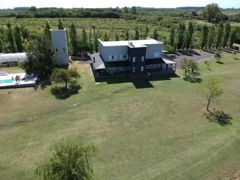 Finca con Casa, Departamentos y Laguna