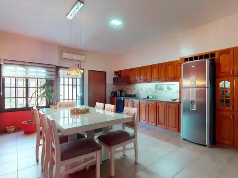 Casa 5 ambientes con 3 baños