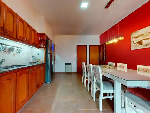 Casa en Venta con 3 cocheras