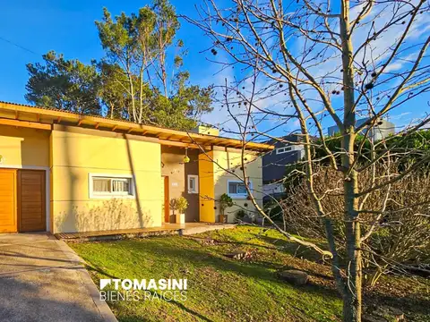 CASA DE TRES AMBIENTES CON PARQUE Y PISCINA