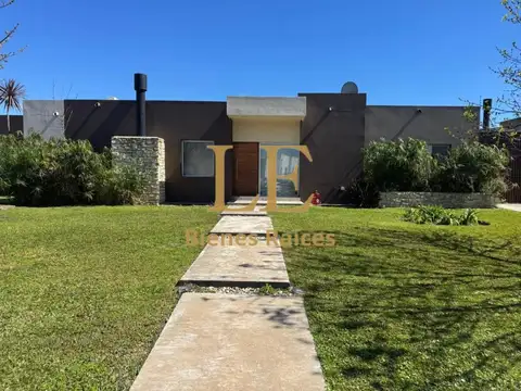 VENTA CASA  EN EL CANTON CON PILETA
