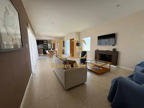 Casa en Venta con 5 cocheras