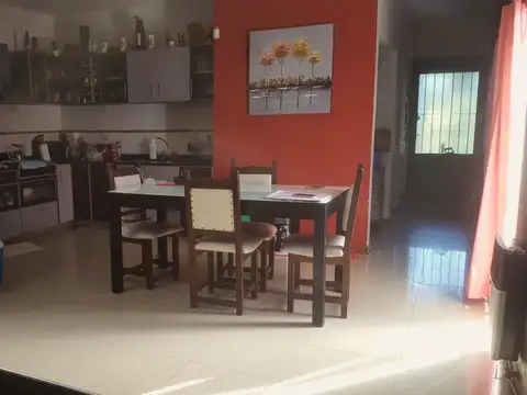 Casa 6 ambientes con 4 baños