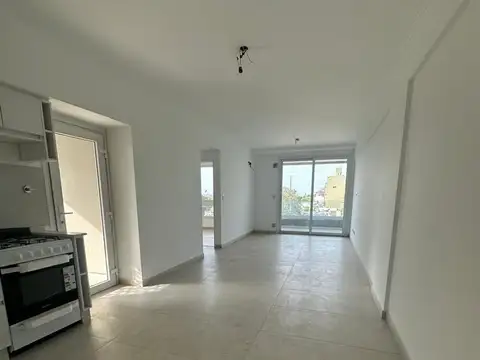 DEPARTAMENTO DOS AMBIENTES CON PATIO Y BALCON