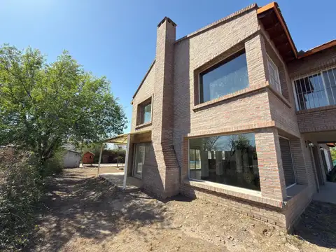 Casa 4 ambientes con 3 baños