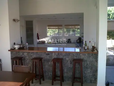 Casa 4 ambientes con 3 baños