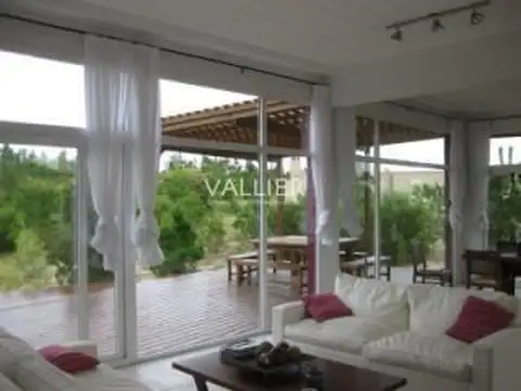 Casa en Alquiler Temporal con 1 cochera