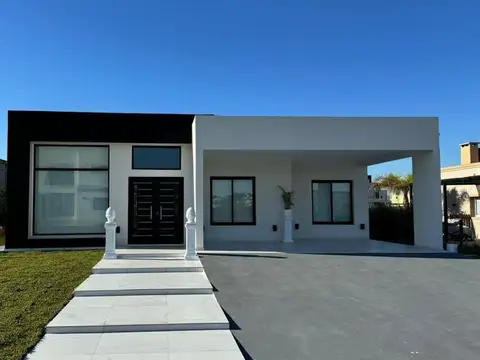 HERMOSA CASA A LA VENTA EN LAGOS DE CANNING