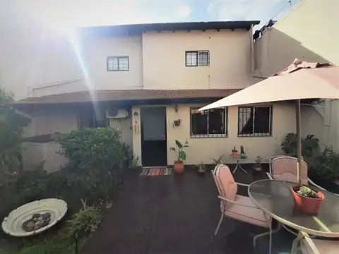 Cristóbal M. Hicken 2900