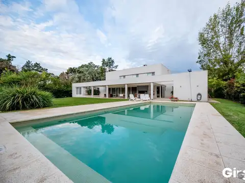 Venta Casa San diego 7 ambientes c/ Pileta