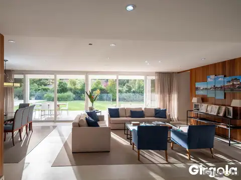 Casa 7 ambientes con 5 baños