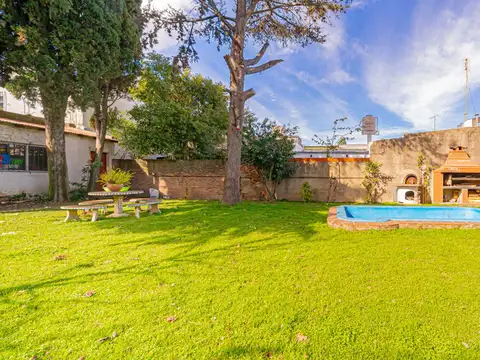 Casa en Venta con 2 cocheras