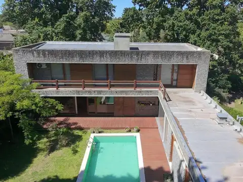 Casa en Venta de Categoria en Villa Elisa