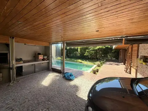 Casa en Venta con 3 cocheras