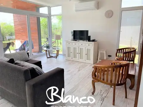 Casa en Alquiler con 2 cocheras