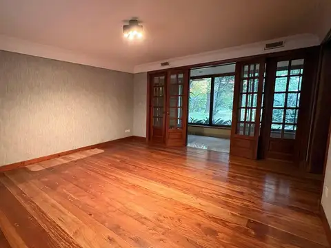 Casa 8 ambientes con 6 baños