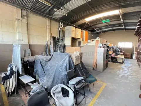 Venta de deposito de 612 M2