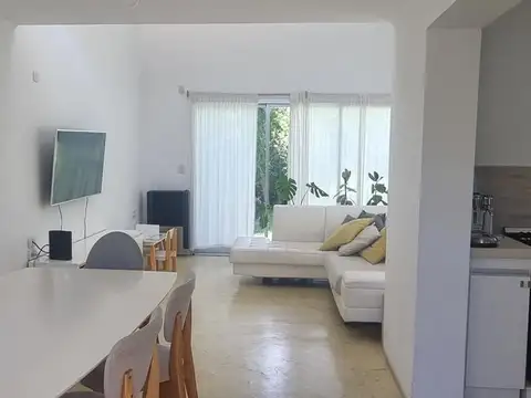 Casa en Alquiler en La Plata [Cod: 900]