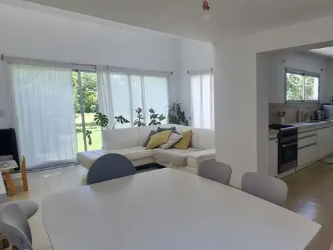 Casa en Alquiler en La Plata [Cod: 900]