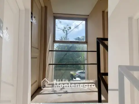 Excelente esquina con 2 locales y departamentos.