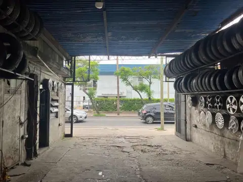 Avenida Hipólito Yrigoyen 3200