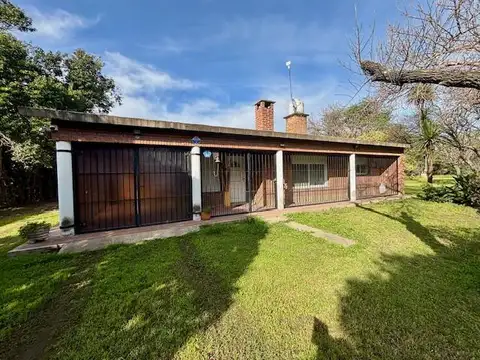 EN VENTA - CASA DE UN DORMITORIO CON PILETA - CASILDA