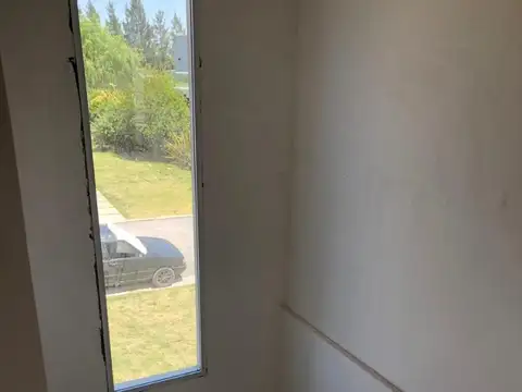 Casa 5 ambientes con 4 baños