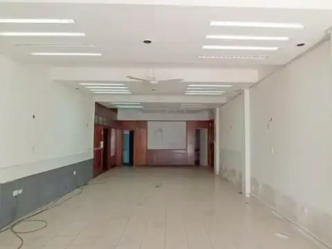 Oficina 5 ambientes con 3 baños
