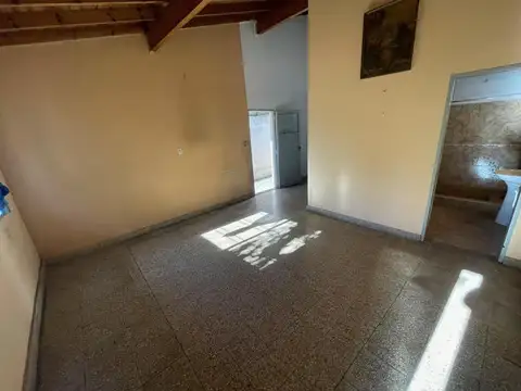 Casa 2 ambientes con 1 baño