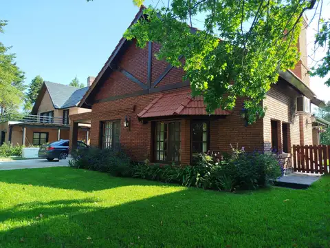 C.C. Los Cardales - Casa 4 Dorm. Vistas Golf, Reciclada, Impecable