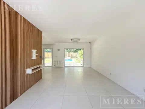Casa en Venta con 2 cocheras