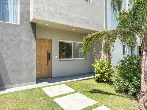 Casa 4 ambientes con 3 baños