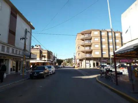 Calle 1 2400, Piso 1