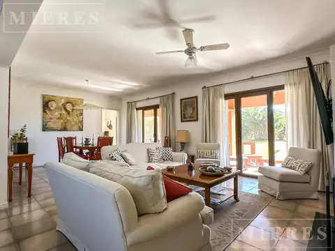 Casa en Alquiler con 1 cochera