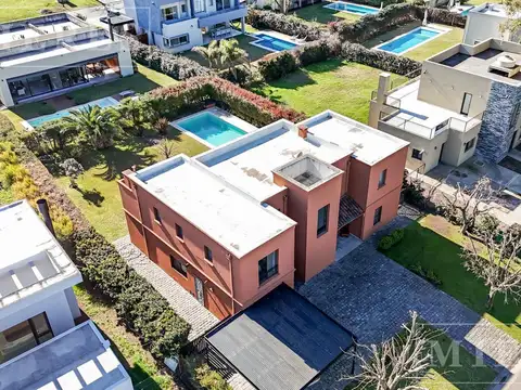 Casa en Alquiler en Haras Santa María, USD 2.200