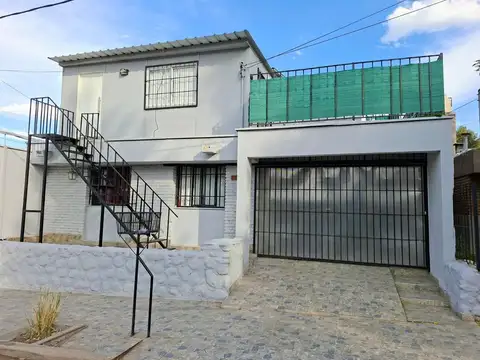 VENTA CASA 3 DORMITORIOS + DEPARTAMENTO B° SUPE GC