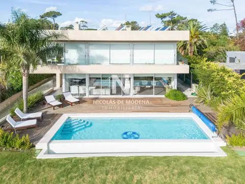 Casa 5 ambientes con 4 baños