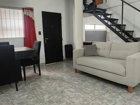 Depto Tipo Casa en Venta en Flores, USD 180.000
