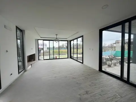 Casa 5 ambientes con 3 baños