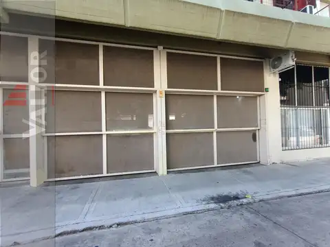 En venta: Gran cochera cubierta c/acceso x rampa en Monte Castro