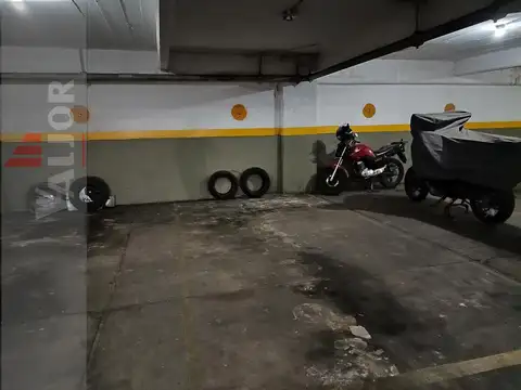 En venta: Gran cochera cubierta c/acceso x rampa en Monte Castro