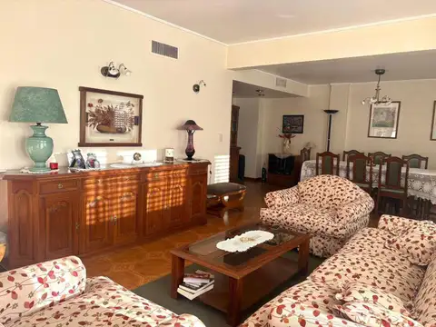 Departamento 6 ambientes con 2 baños