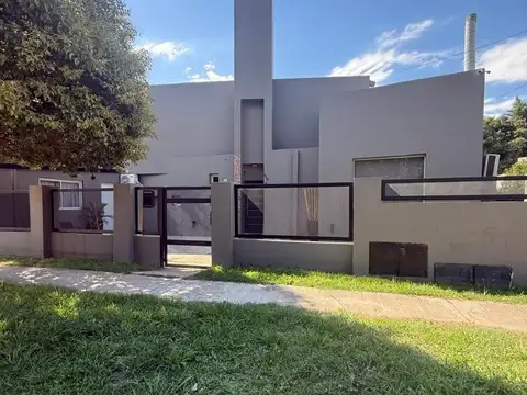 Casa en Costa Azul con pileta | 3 dorm + oficina | Housing